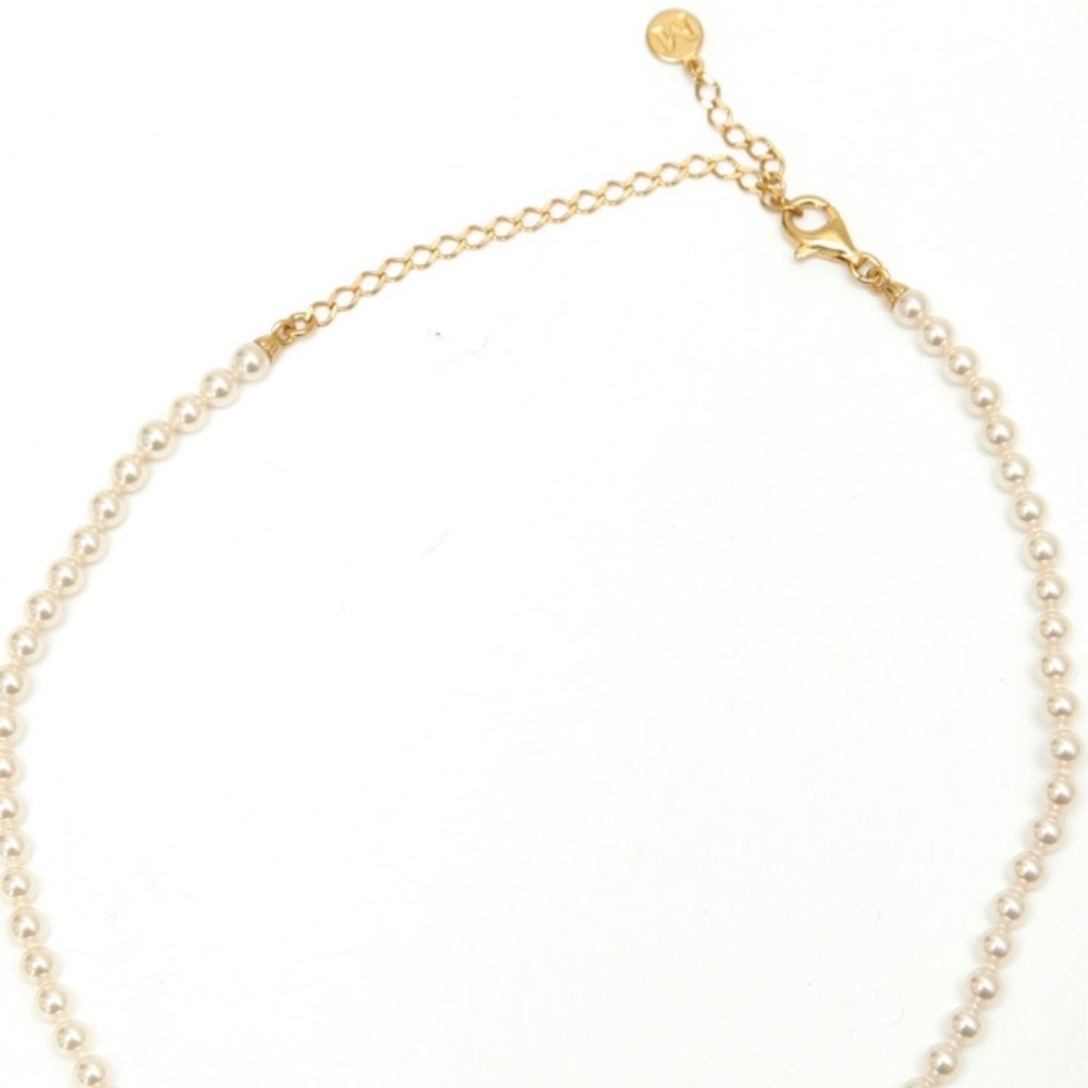 Elegant Pearl Necklace with Gold Accents - Picture 3 of 3